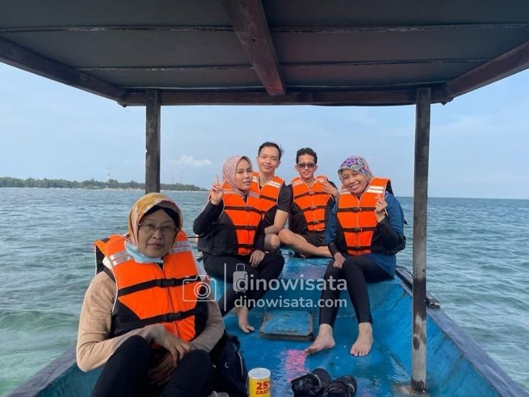 Kegiatan Snorkeling Wisata Pulau Pari